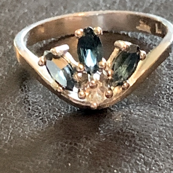 Source Unknown Jewelry - Silver ring with blue stones. 7.5.